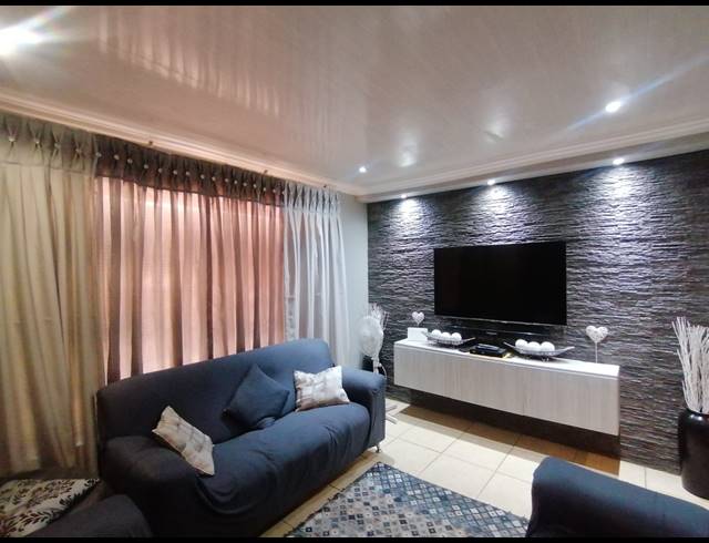 3 BEDROOM FREESTANDING SOLD IN KANANA